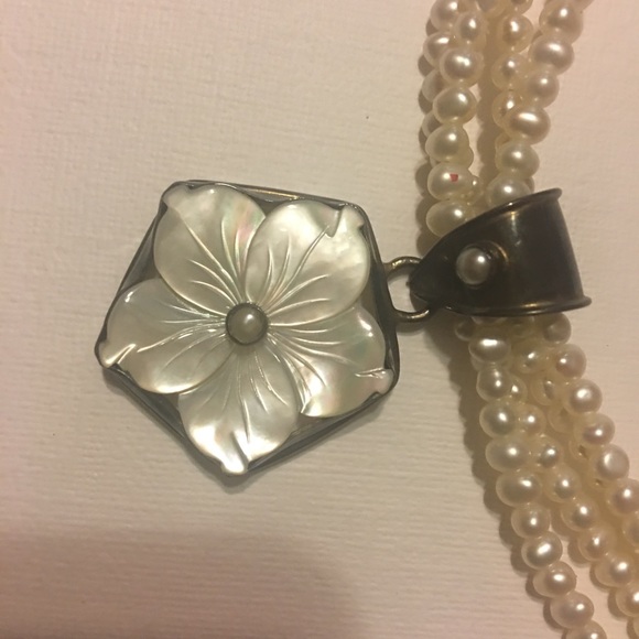 Pearl necklace with mother of pearl pendant - Picture 2 of 6